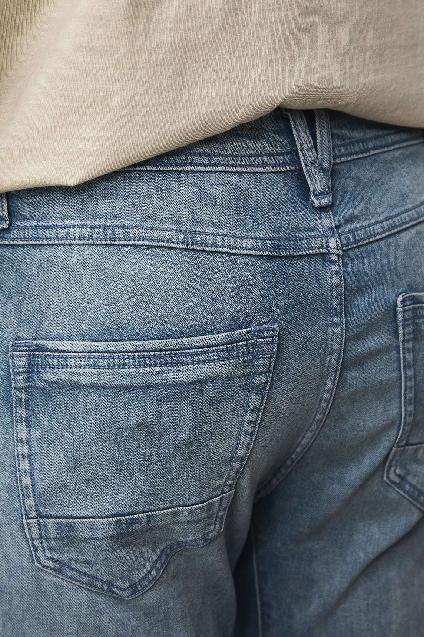 Мъжки дънки тип "Slim Fit" в измит син цвят