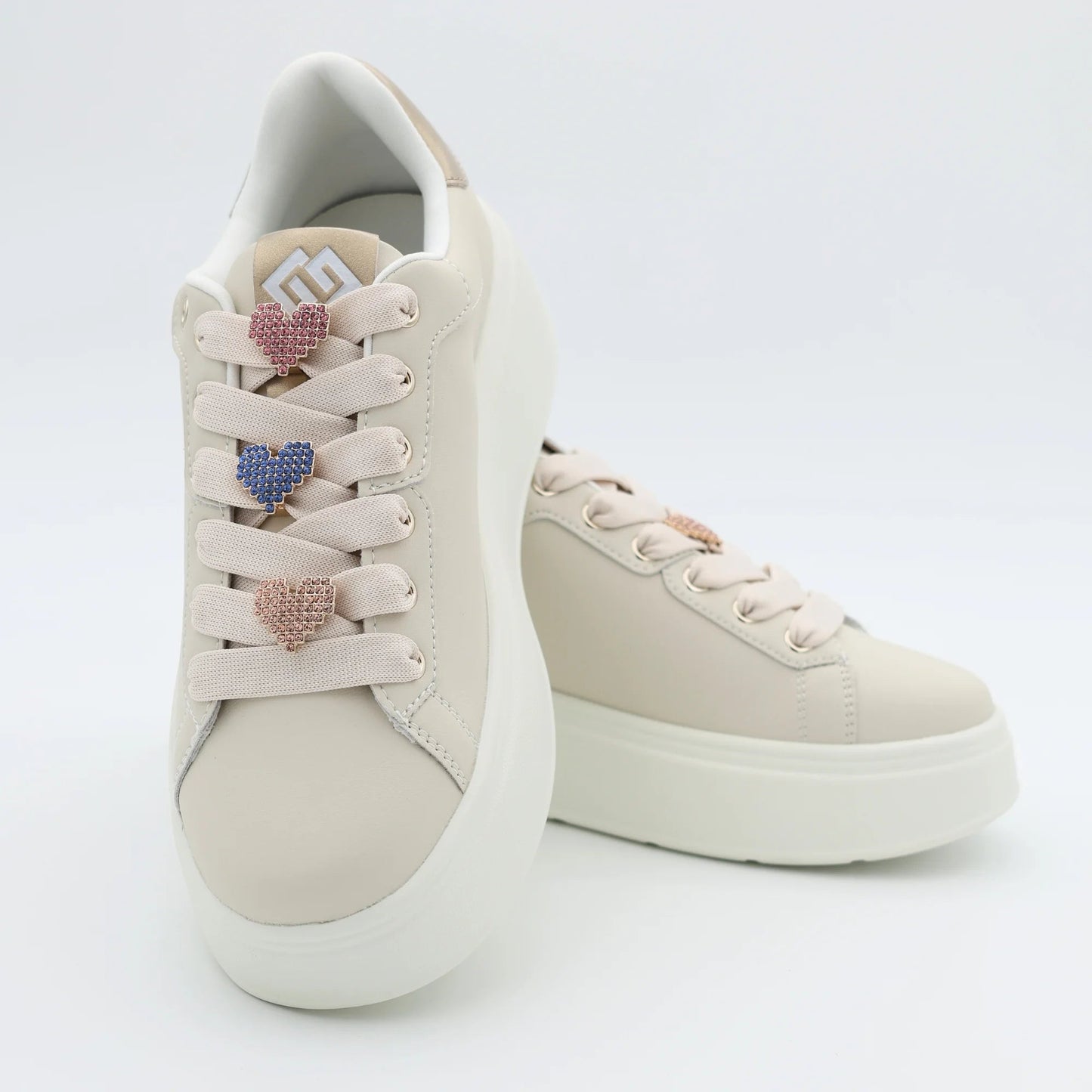 Дамски сникърси в бежово с декоративни блестящи сърца Gold&Gold Roberto Fashion Store Sneakers GNG2603GB1045BEI-36 36