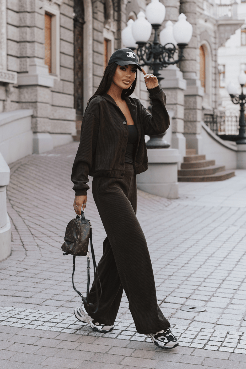 Унисекс комплект BROOKLYN в кафяв цвят с отличителен градски дизайн LaBalancia Roberto Fashion Store One piece 5907378527533 XS/S