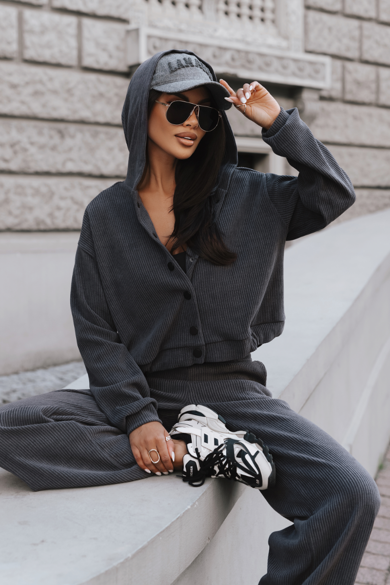 Unisex BROOKLYN set in graphite color with a modern design
