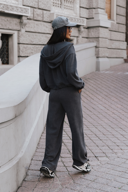 Unisex BROOKLYN set in graphite color with a modern design