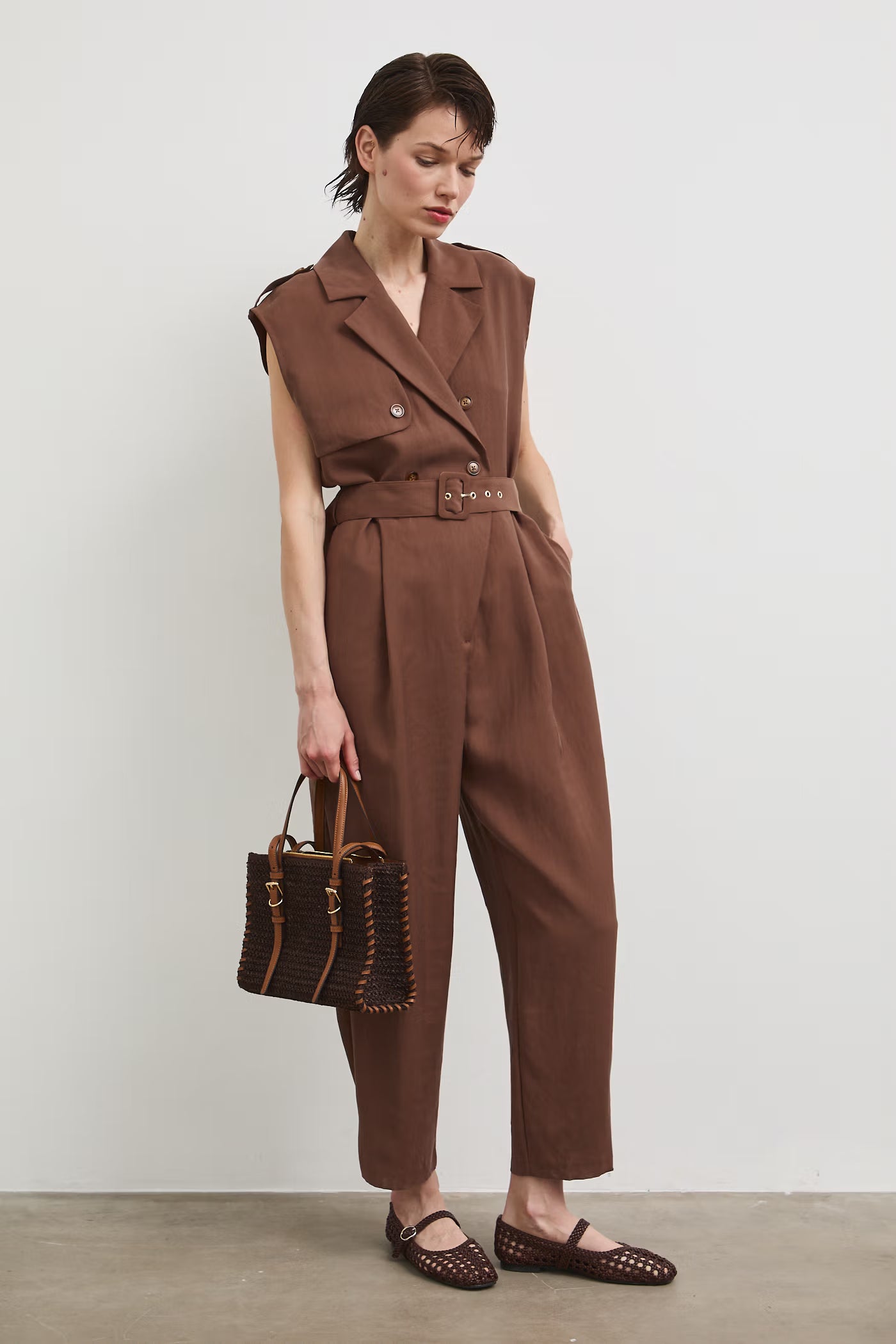 Дамски кафяв дълъг гащеризон с колан "Miyu"