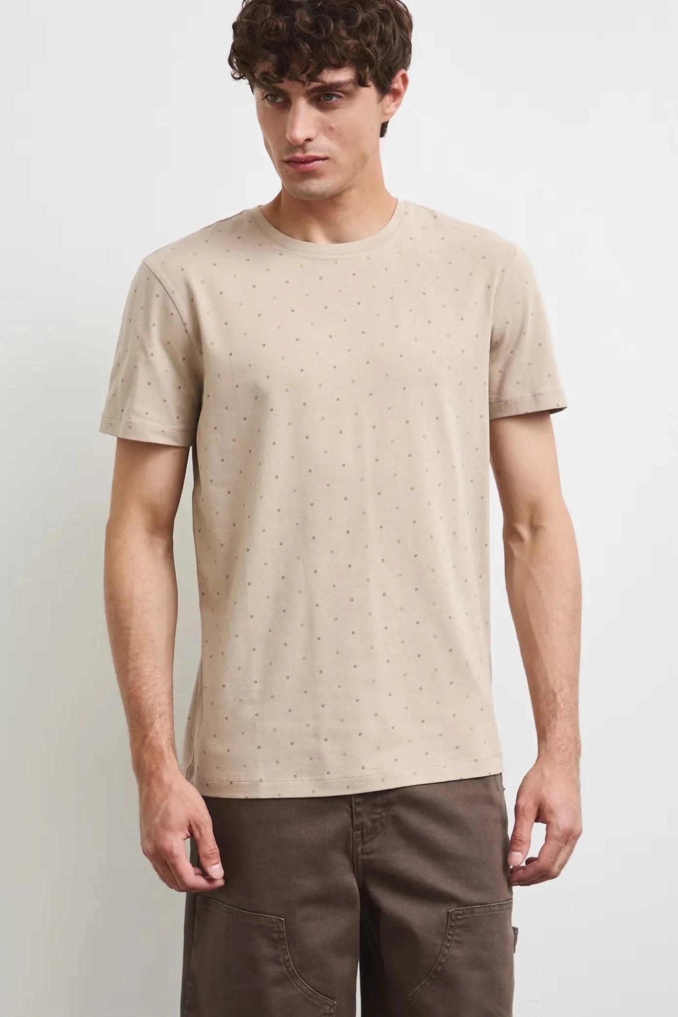 Бежова мъжка тениска слим кройка с дребен принт Medicine Roberto Fashion Store T-shirt RW26-TSM011-12A-S S