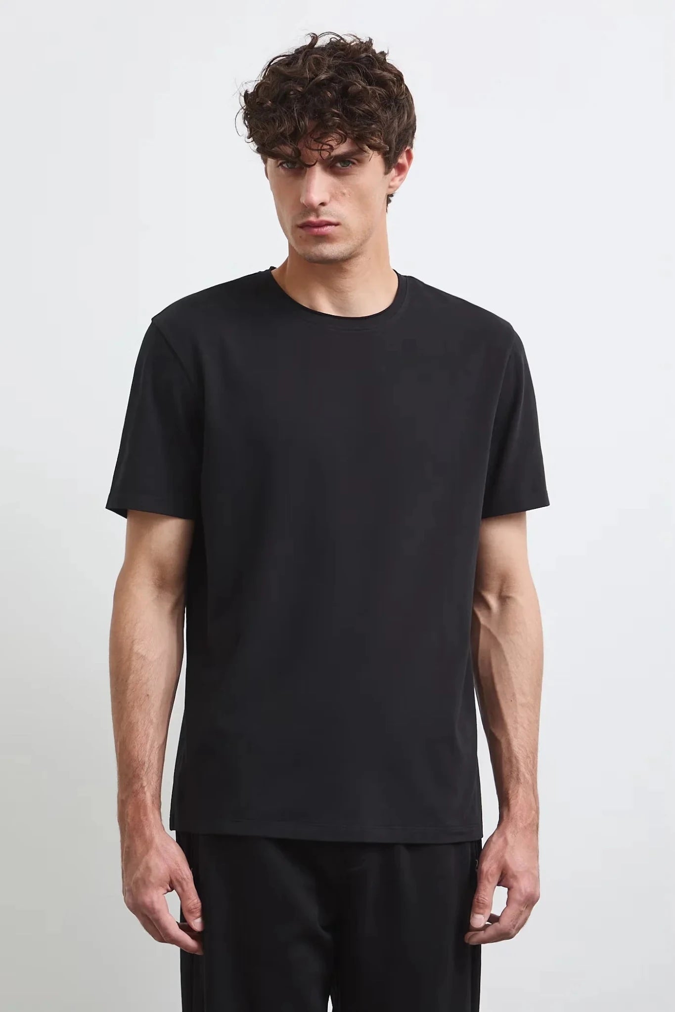 Черна мъжка базова тениска от памук с еластан Medicine Roberto Fashion Store T-shirt RW26-TSM013-99X-S S