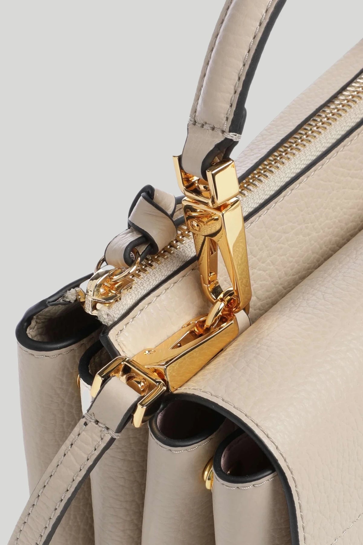 Дамска кожена чанта през рамо Coccinelle Arlettis, бежова Coccinelle Roberto Fashion Store Bag E1MD555B701-N64-TU One Size