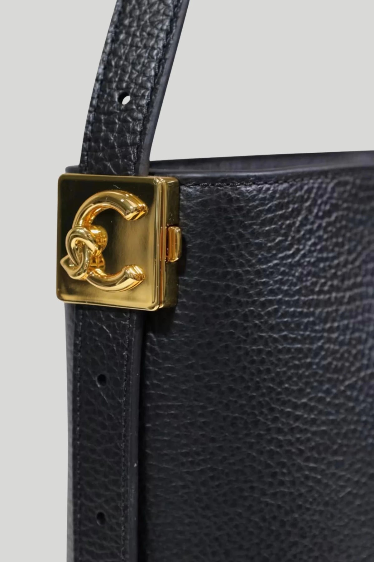 Дамска кожена чанта през рамо Coccinelle C-ME Lock, черна Coccinelle Roberto Fashion Store Bag E1U4K130201-001-TU One Size
