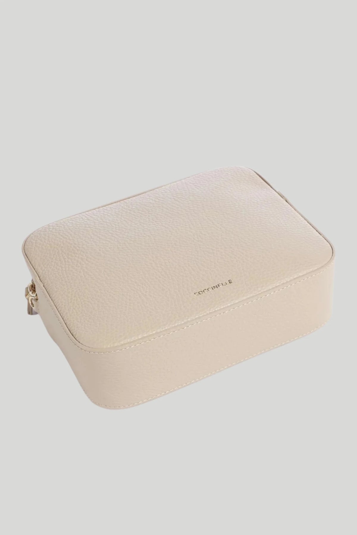 Дамска кожена чанта през рамо Coccinelle Tebe, бежова Coccinelle Roberto Fashion Store Bag E5MN555M301-N64-TU One Size