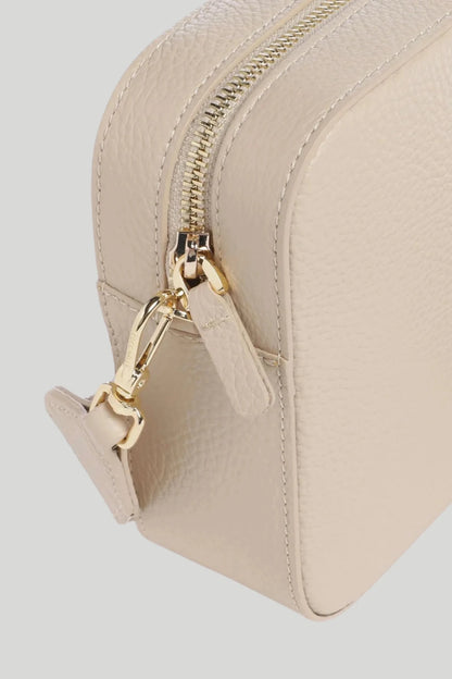 Дамска кожена чанта през рамо Coccinelle Tebe, бежова Coccinelle Roberto Fashion Store Bag E5MN555M301-N64-TU One Size
