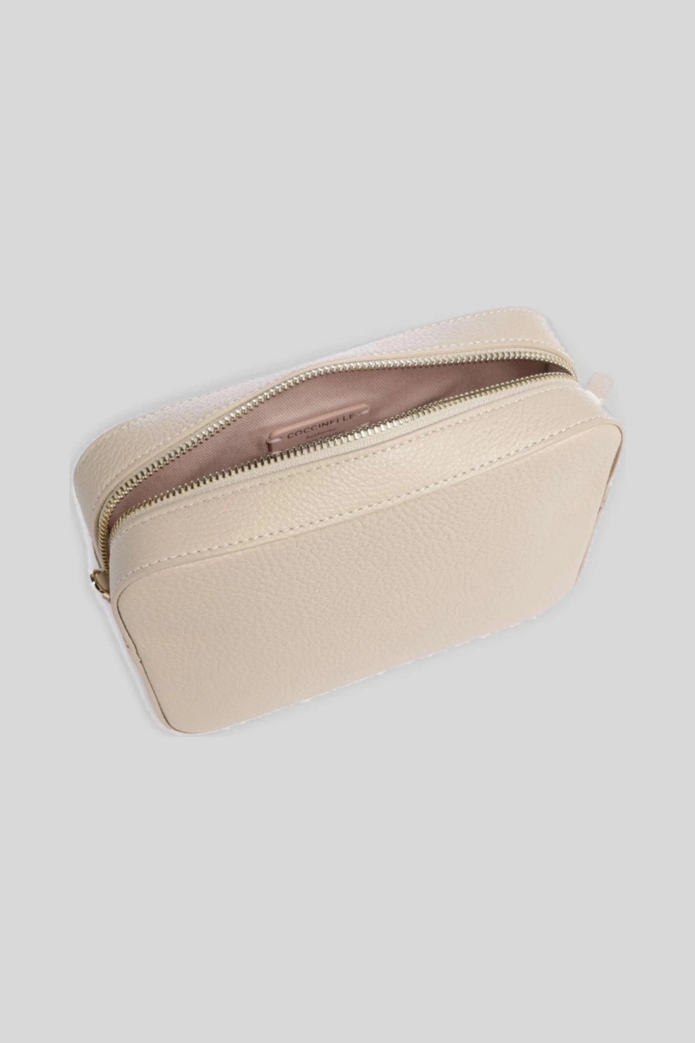 Дамска кожена чанта през рамо Coccinelle Tebe, бежова Coccinelle Roberto Fashion Store Bag E5MN555M301-N64-TU One Size