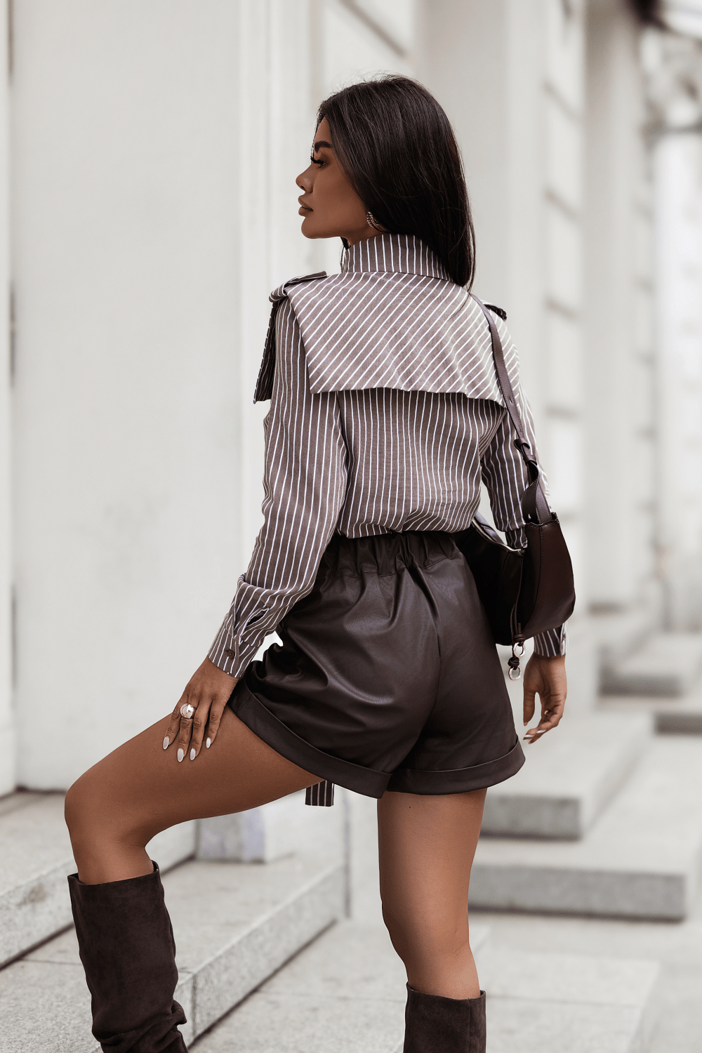 Cămașă de damă MILO cu dungi maro, mâneci lungi, croială elastică confortabilă și compoziție de 95% bumbac și 5% elastan LaBalancia Roberto Fashion Store Set 5907378524181 S