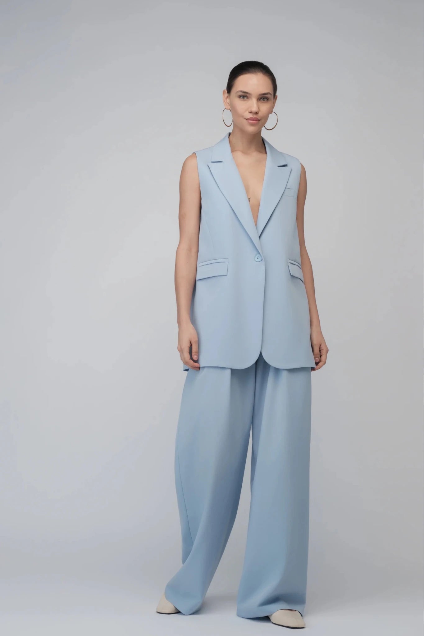 Дамски Комплект "Cyrene" в син цвят за смела, модерна жена. Кройката без ръкави и широките панталони Roberto&Co Roberto Fashion Store Set GR0304SETAA6011BLU S/M