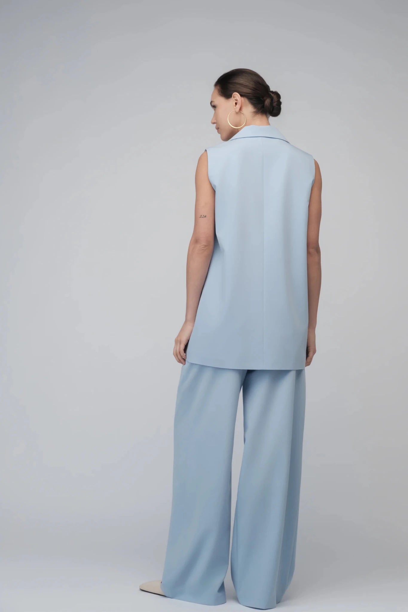 Дамски Комплект "Cyrene" в син цвят за смела, модерна жена. Кройката без ръкави и широките панталони Roberto&Co Roberto Fashion Store Set GR0304SETAA6011BLU S/M