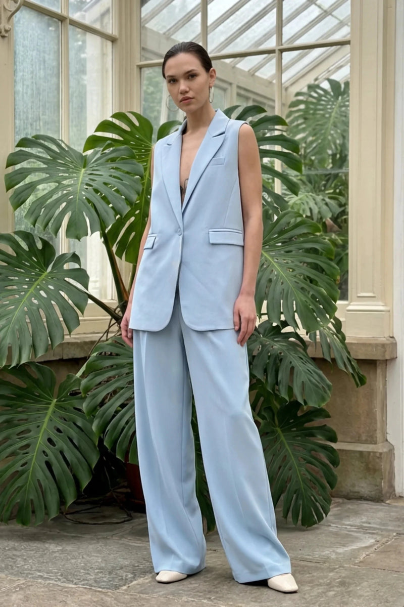 Дамски Комплект "Cyrene" в син цвят за смела, модерна жена. Кройката без ръкави и широките панталони