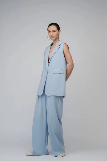 Дамски Комплект "Cyrene" в син цвят за смела, модерна жена. Кройката без ръкави и широките панталони Roberto&Co Roberto Fashion Store Set GR0304SETAA6011BLU S/M