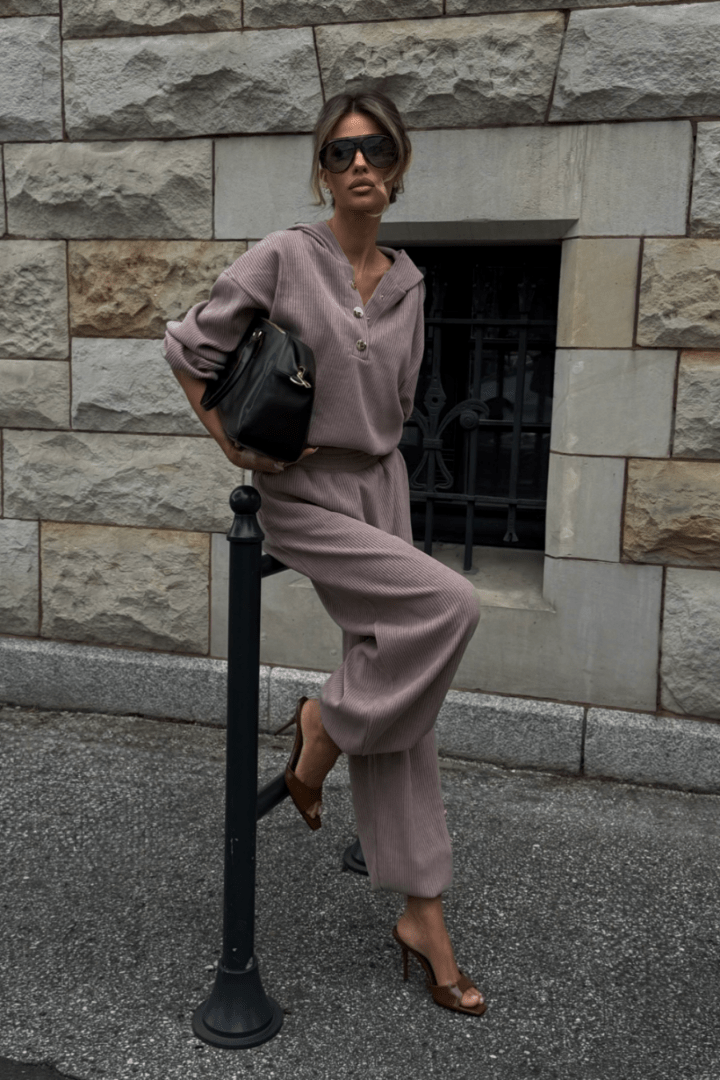 VENICE women's set in fango – long-sleeved top and trousers, 95% cotton and 5% elastane