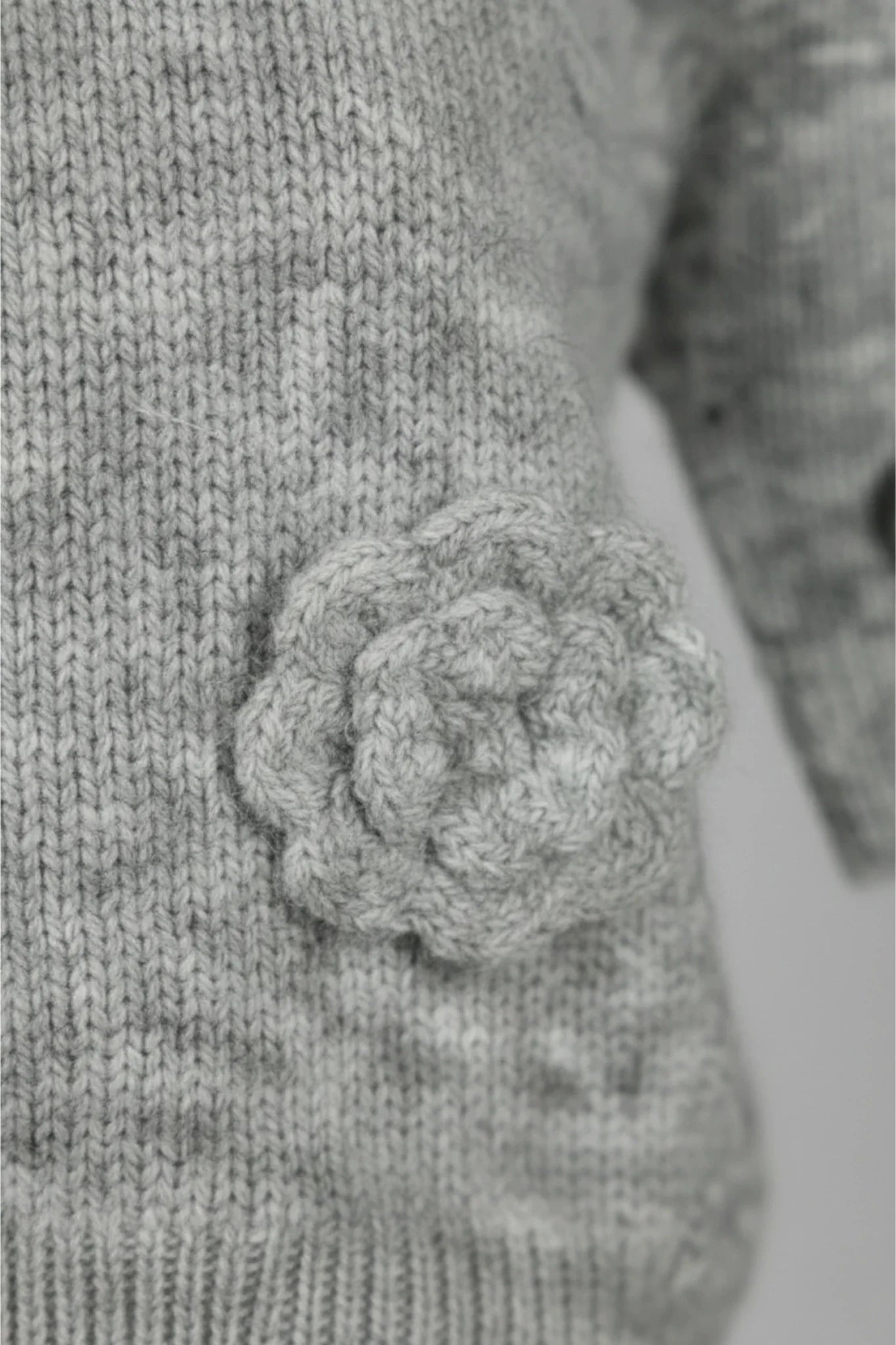 Дамски Пуловер на цветя, Сив Roberto Fashion Roberto Fashion Store Sweater JNJ0202SWEGREFLOTU TU