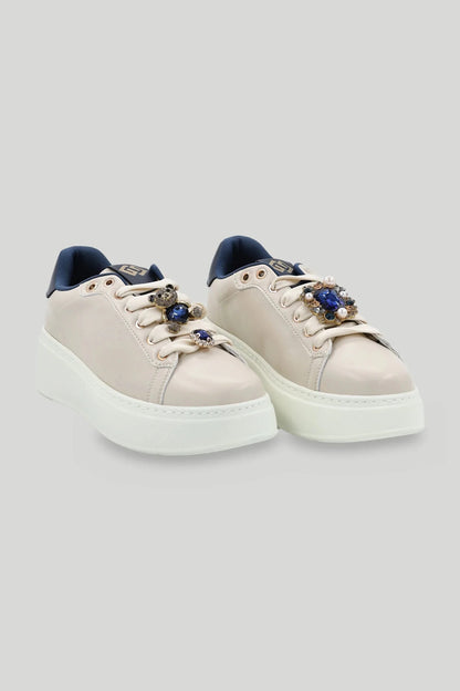 Damen-Sneaker mit Plateausohle und Broschen mit blauen Kristallen - beige und dunkelblau Gold&Gold Roberto Fashion Store Sneakers GNG0926SHOBEIGB10931-36 36