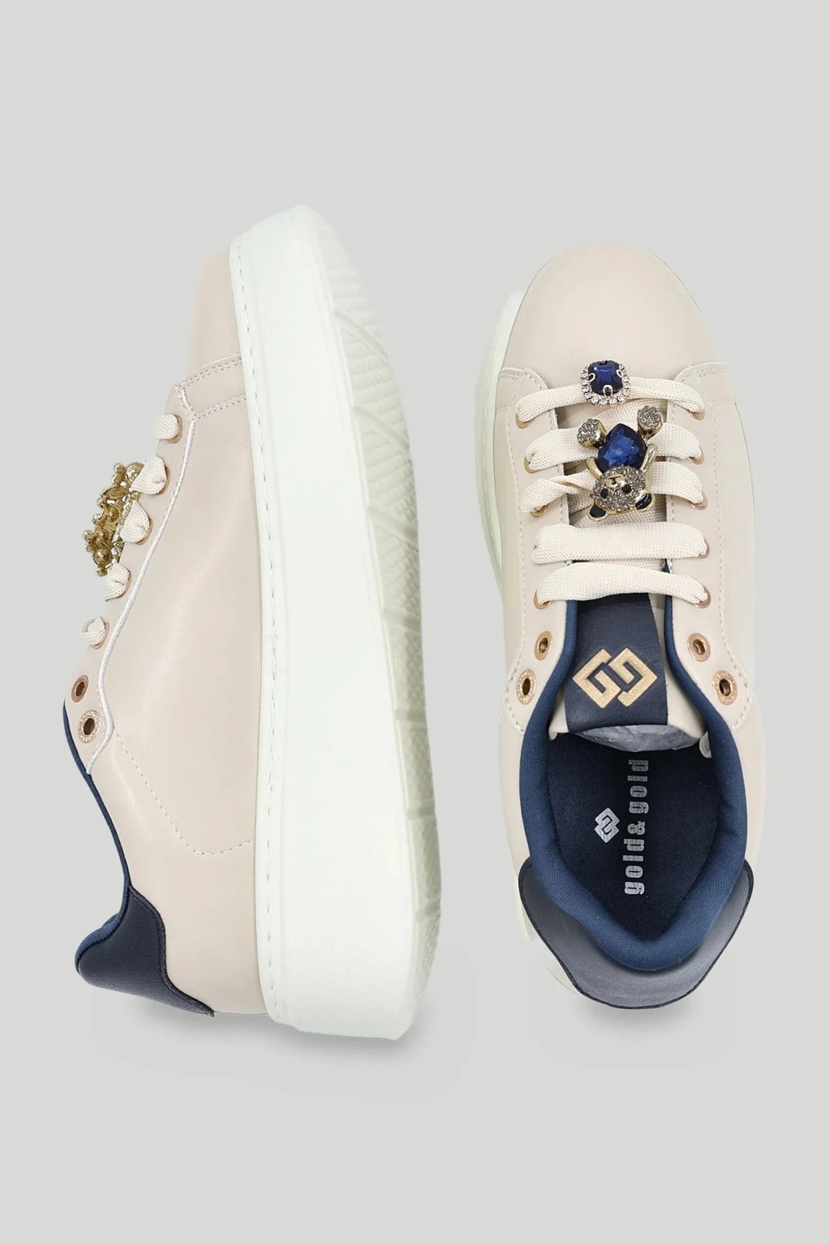 Damen-Sneaker mit Plateausohle und Broschen mit blauen Kristallen - beige und dunkelblau Gold&Gold Roberto Fashion Store Sneakers GNG0926SHOBEIGB10931-36 36