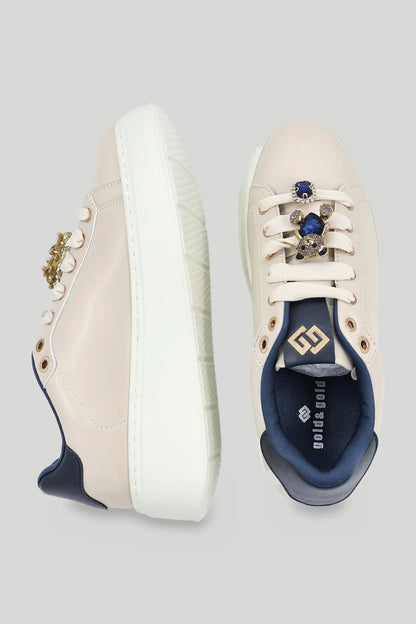 Damen-Sneaker mit Plateausohle und Broschen mit blauen Kristallen - beige und dunkelblau Gold&Gold Roberto Fashion Store Sneakers GNG0926SHOBEIGB10931-36 36