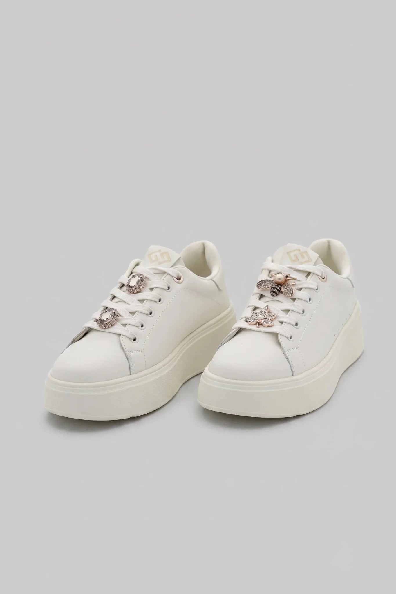 Дамски Сникърси с брошки, Бял Gold&Gold Roberto Fashion Store Sneakers GNG1012SNKWHIBRC36 36