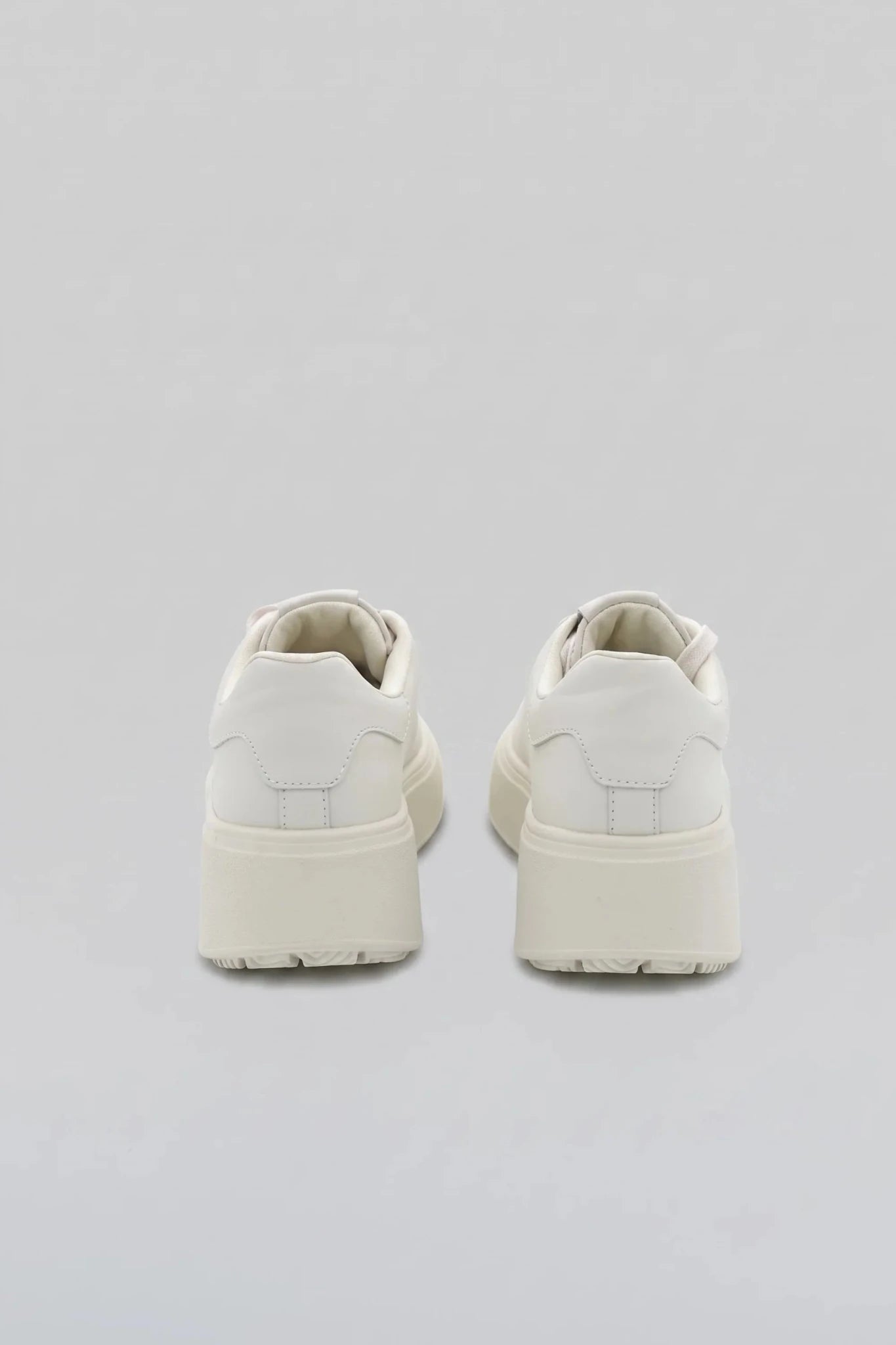 Дамски Сникърси с брошки, Бял Gold&Gold Roberto Fashion Store Sneakers GNG1012SNKWHIBRC36 36