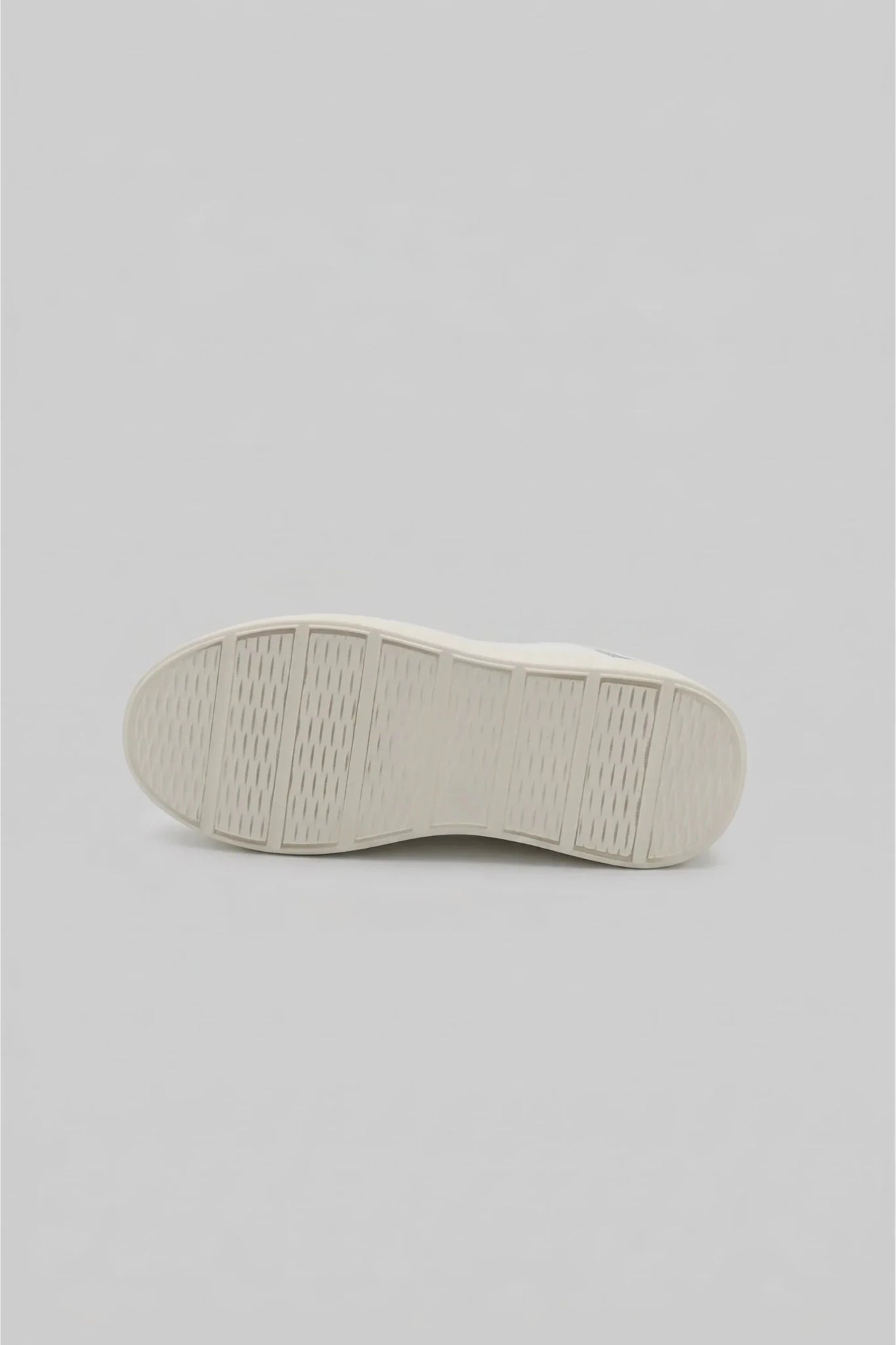 Дамски Сникърси с брошки, Бял Gold&Gold Roberto Fashion Store Sneakers GNG1012SNKWHIBRC36 36