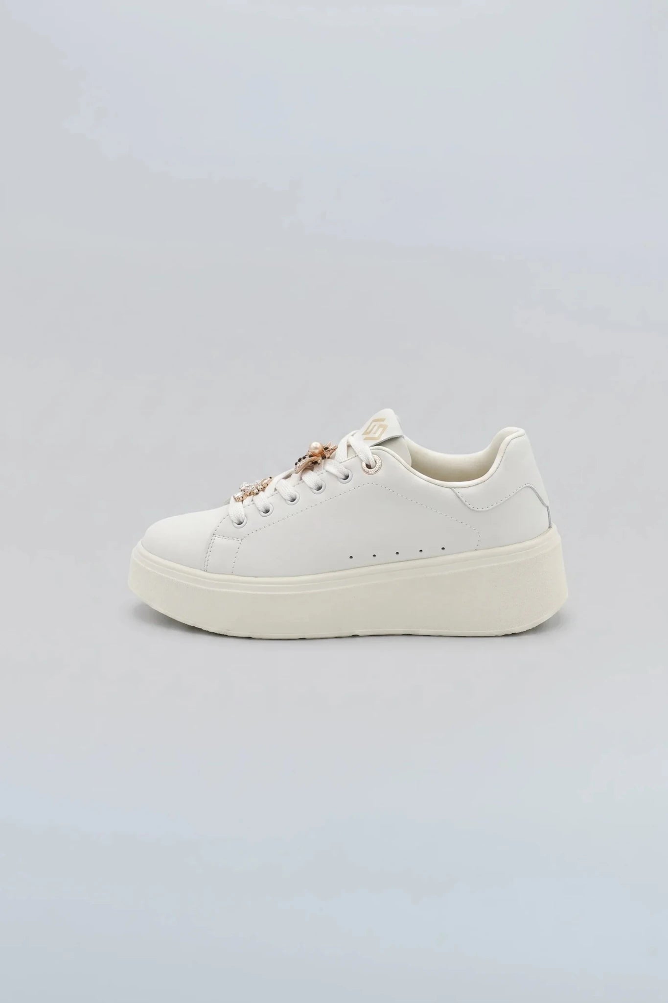 Дамски Сникърси с брошки, Бял Gold&Gold Roberto Fashion Store Sneakers GNG1012SNKWHIBRC36 36