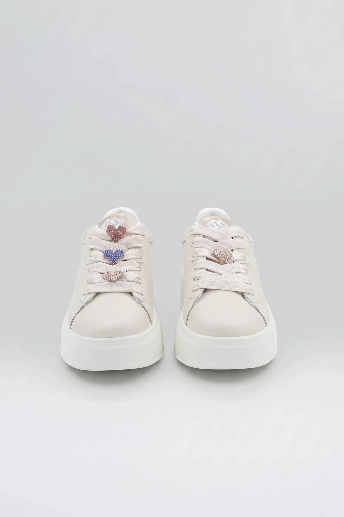Дамски сникърси в бежово с декоративни блестящи сърца Gold&Gold Roberto Fashion Store Sneakers GNG2603GB1045BEI-36 36
