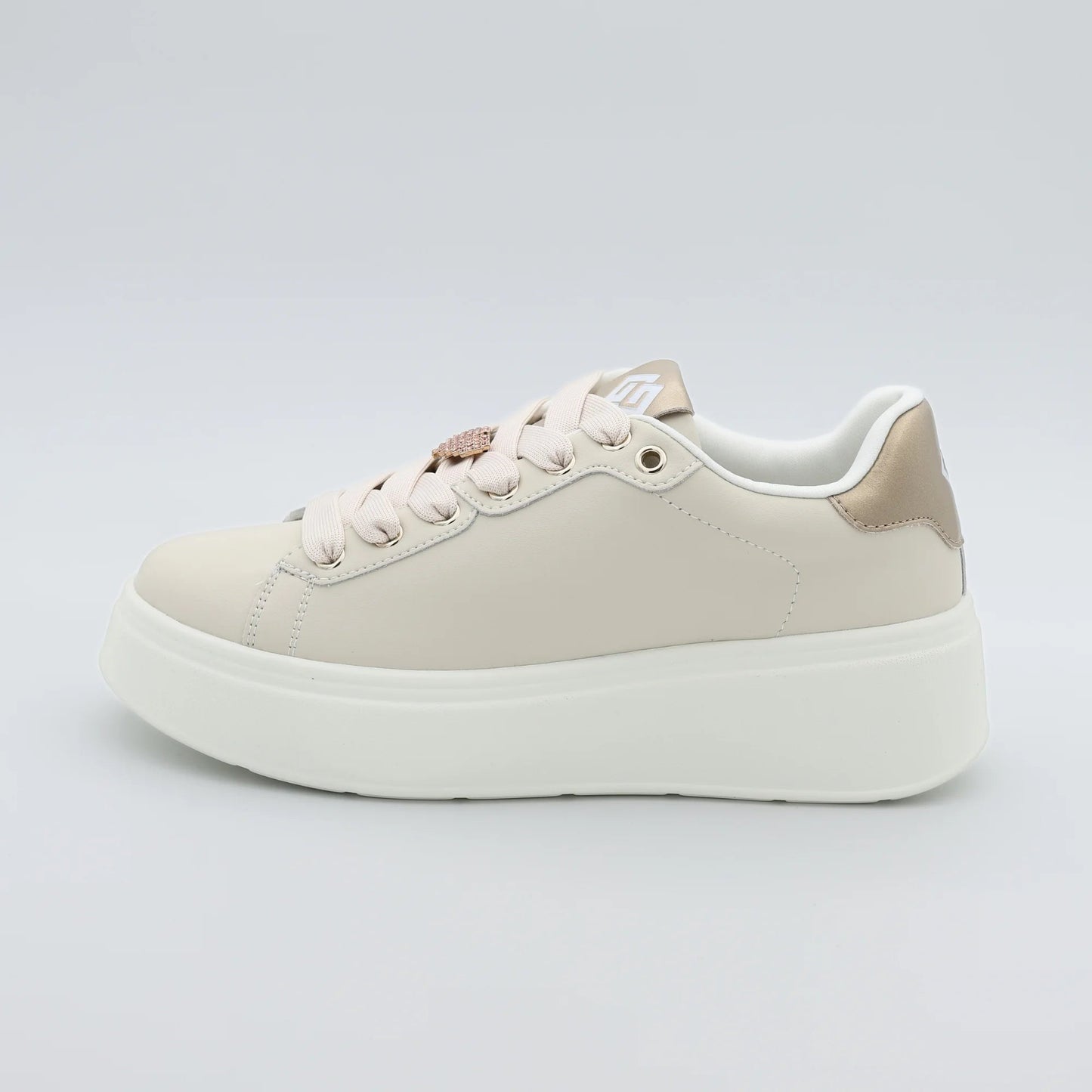 Дамски сникърси в бежово с декоративни блестящи сърца Gold&Gold Roberto Fashion Store Sneakers GNG2603GB1045BEI-36 36