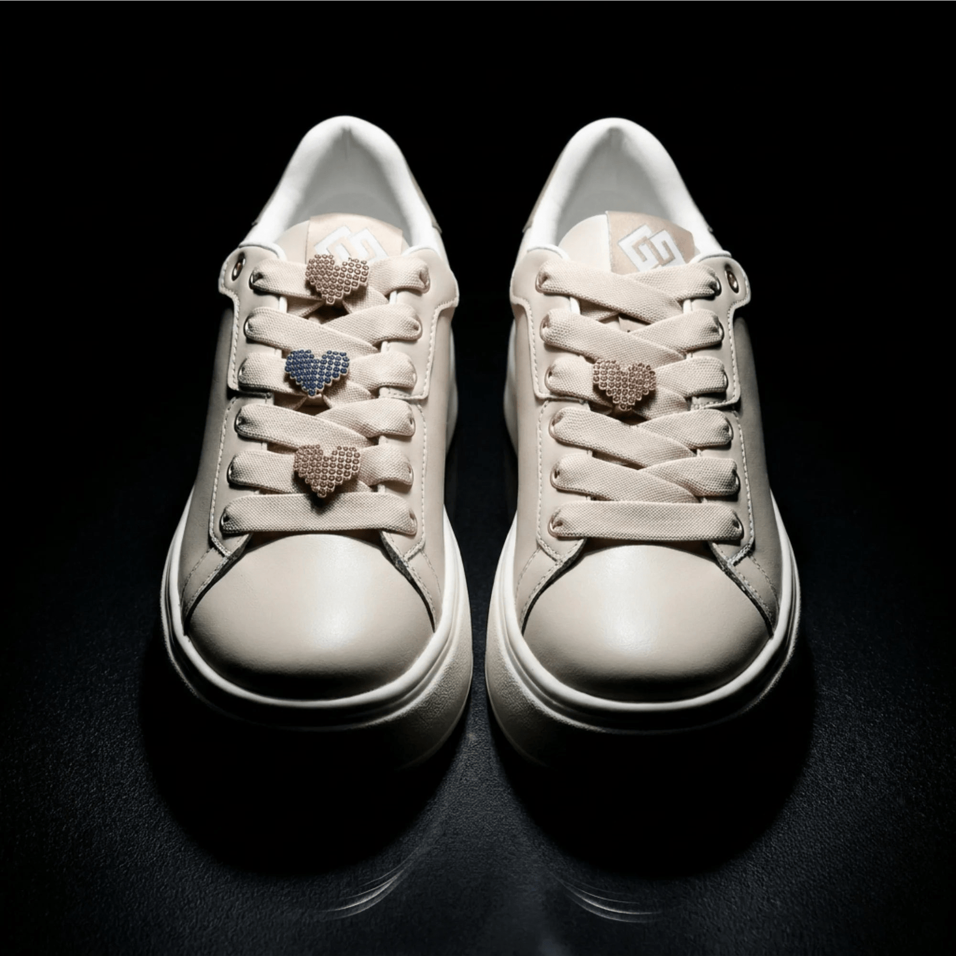 Дамски сникърси в бежово с декоративни блестящи сърца Gold&Gold Roberto Fashion Store Sneakers GNG2603GB1045BEI-36 36