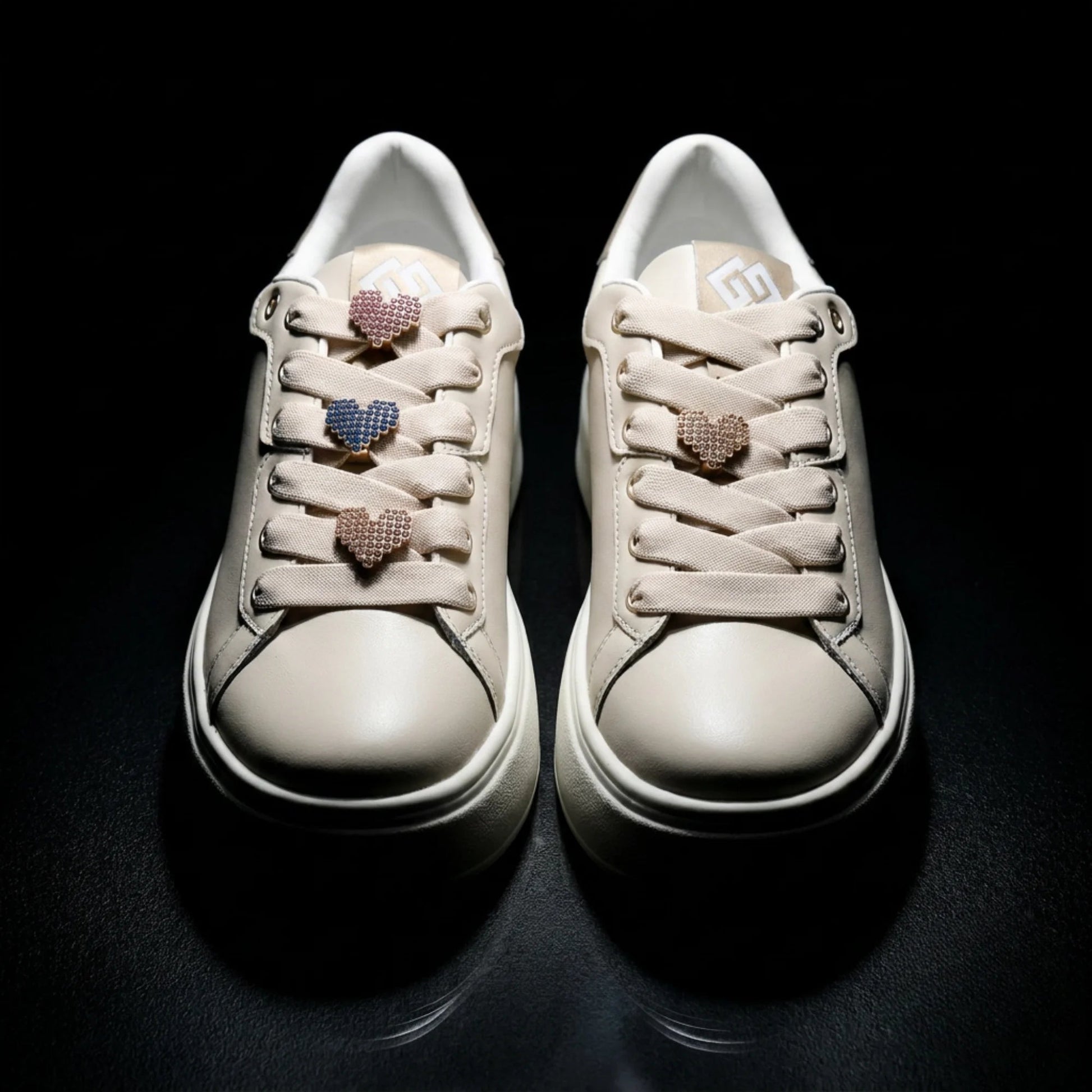 Дамски сникърси в бежово с декоративни блестящи сърца Gold&Gold Roberto Fashion Store Sneakers GNG2603GB1045BEI-36 36