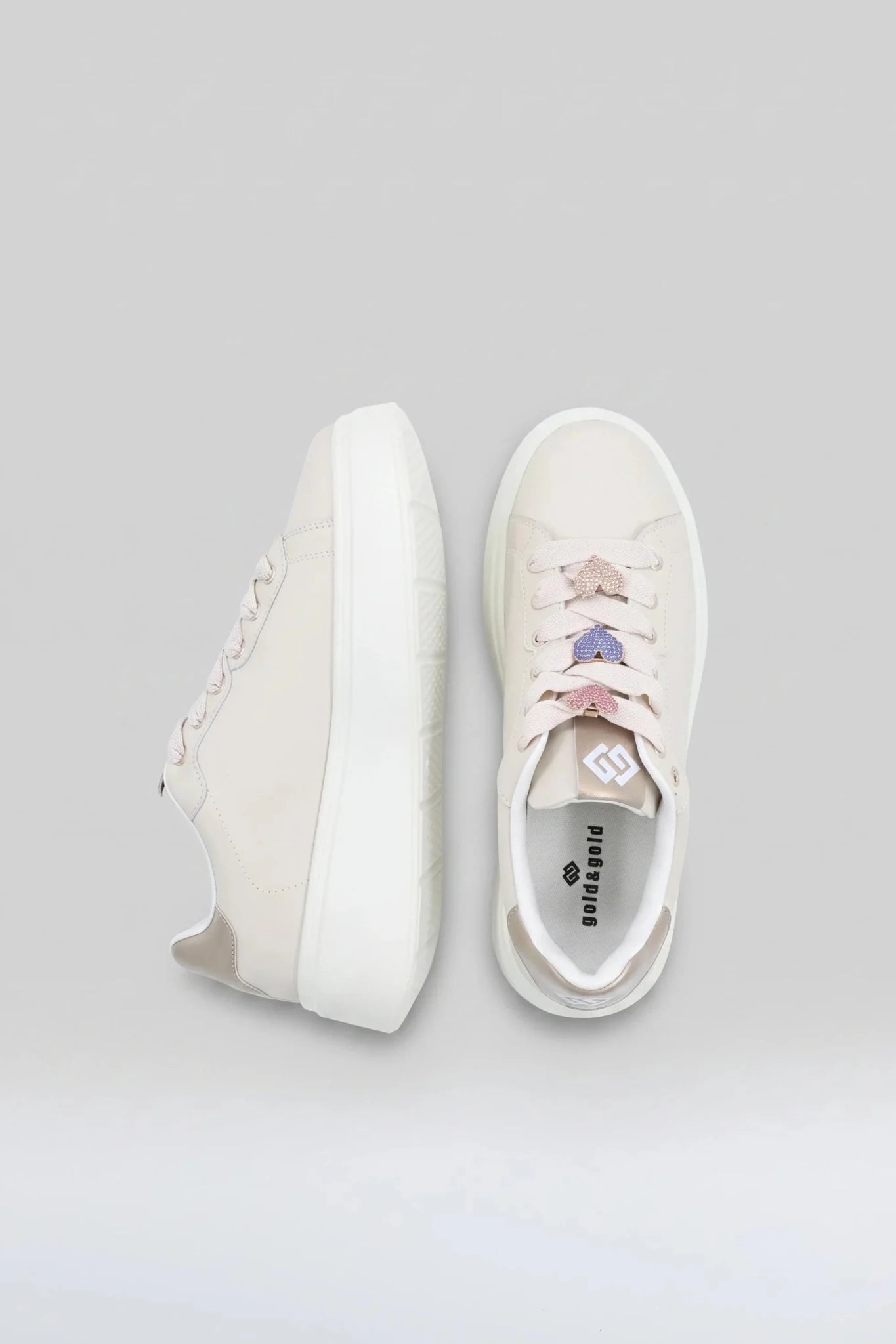 Дамски сникърси в бежово с декоративни блестящи сърца Gold&Gold Roberto Fashion Store Sneakers GNG2603GB1045BEI-36 36