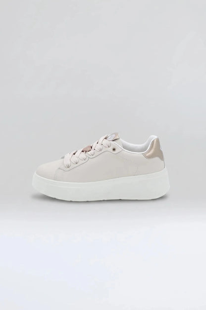 Дамски сникърси в бежово с декоративни блестящи сърца Gold&Gold Roberto Fashion Store Sneakers GNG2603GB1045BEI-36 36