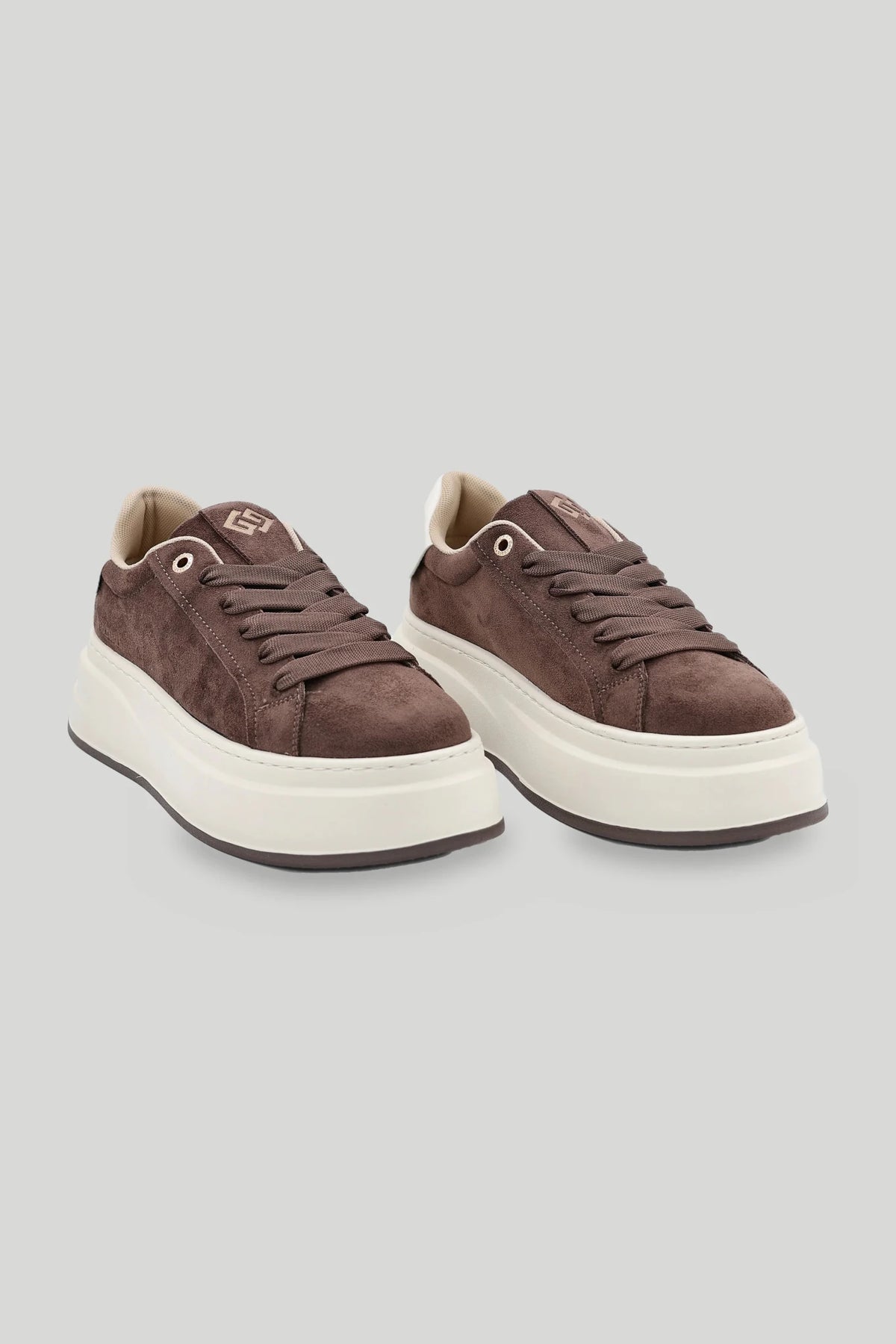 Дамски велурени сникърси на масивна платформа с бяла пета - кафяви Gold&Gold Roberto Fashion Store Sneakers GNG0926SHOBRNGB1140-36 36