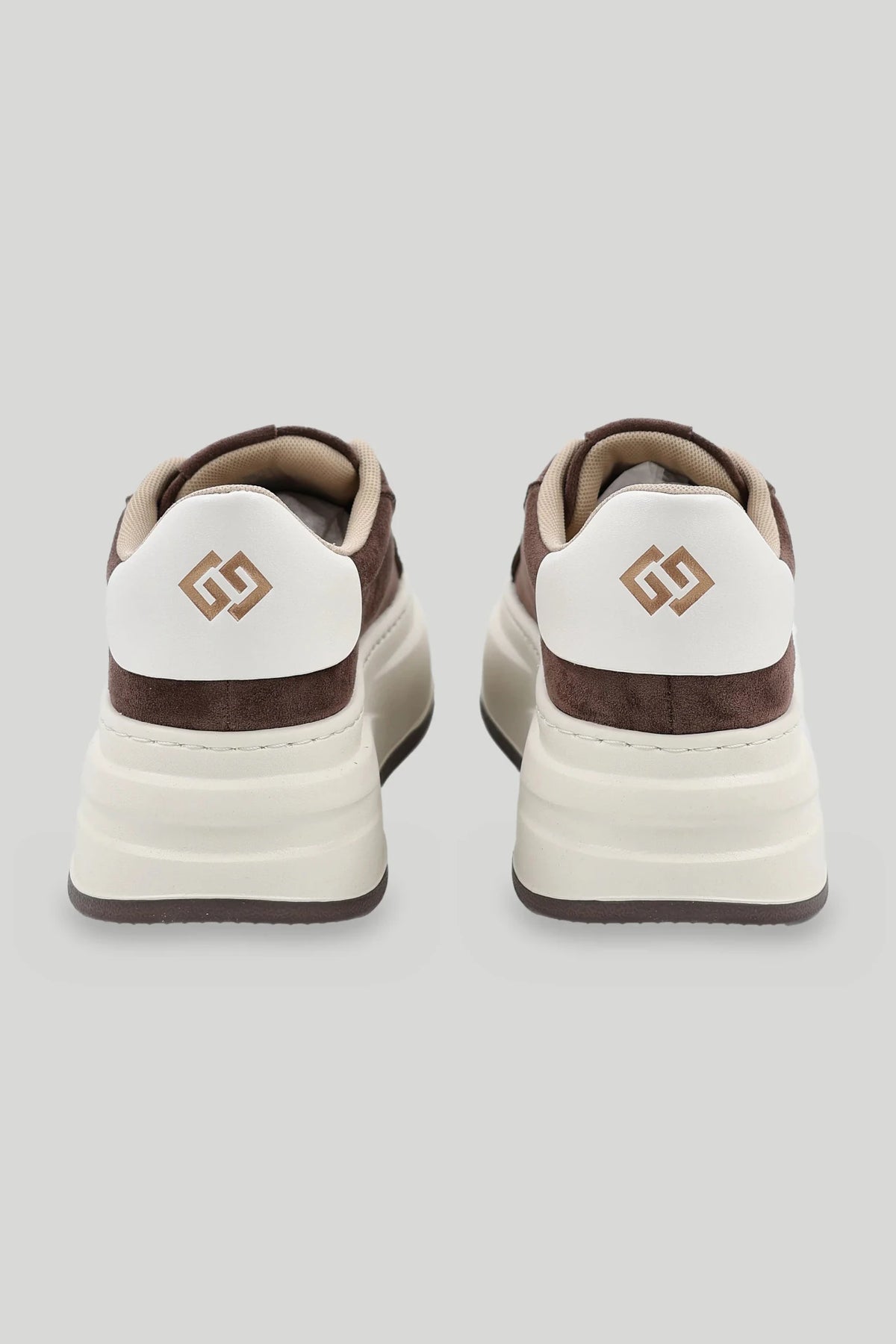Дамски велурени сникърси на масивна платформа с бяла пета - кафяви Gold&Gold Roberto Fashion Store Sneakers GNG0926SHOBRNGB1140-36 36