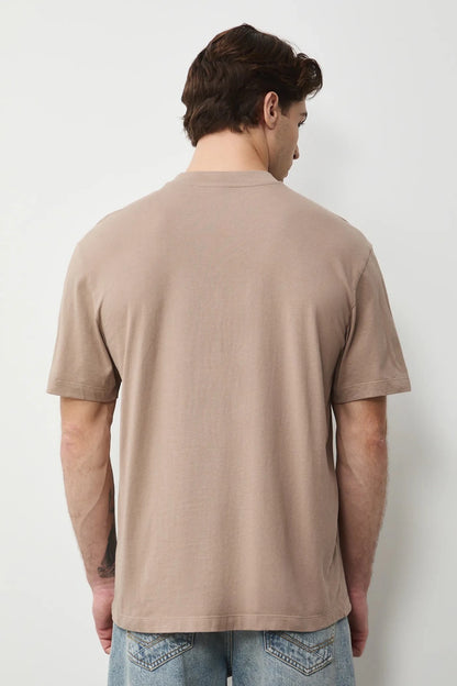 Мъжка тениска с абстрактен арт принт в средата в бежов цвят Medicine Roberto Fashion Store T-shirt RS26TSM353-80X-S S