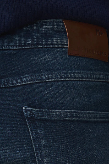 Мъжки дънки тип "Regular Fit" в класически тъмносин цвят Roberto Fashion Store Roberto Fashion Store Jeans RS26SJM403-59J-31 31