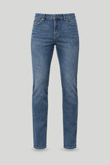 Calça jeans masculina tipo "Slim Fit" em azul