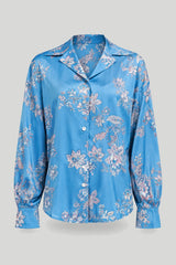 Camicia di raso MADDIE „Indigo Flowers” – elegante motivo floreale