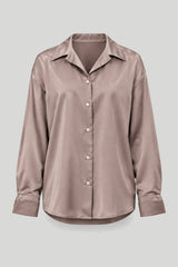 Camicia in raso MADDIE nella tonalità Fango – elegante e comoda